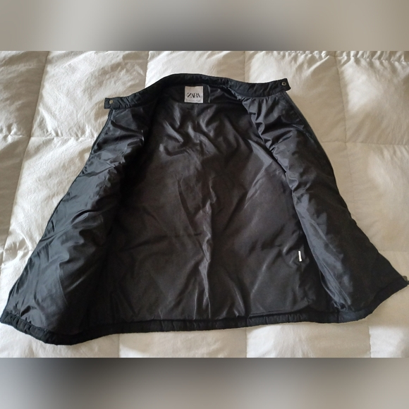 Zara Large. Men's zip up quilted lined vest - Picture 4 of 8